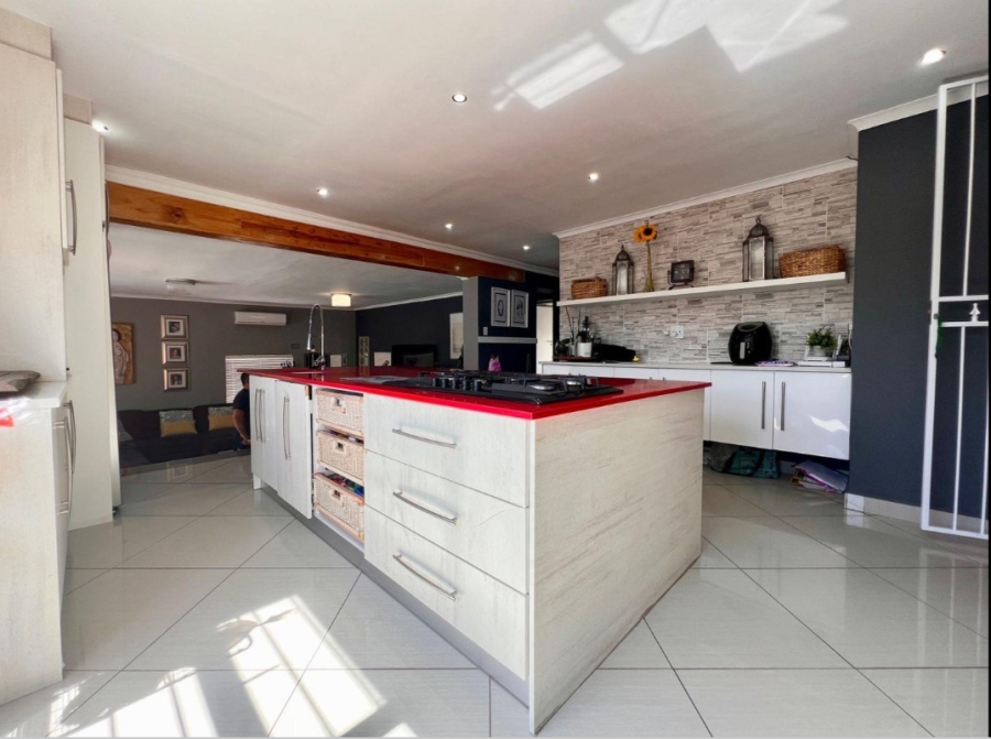 4 Bedroom Property for Sale in Myburgh Park Western Cape